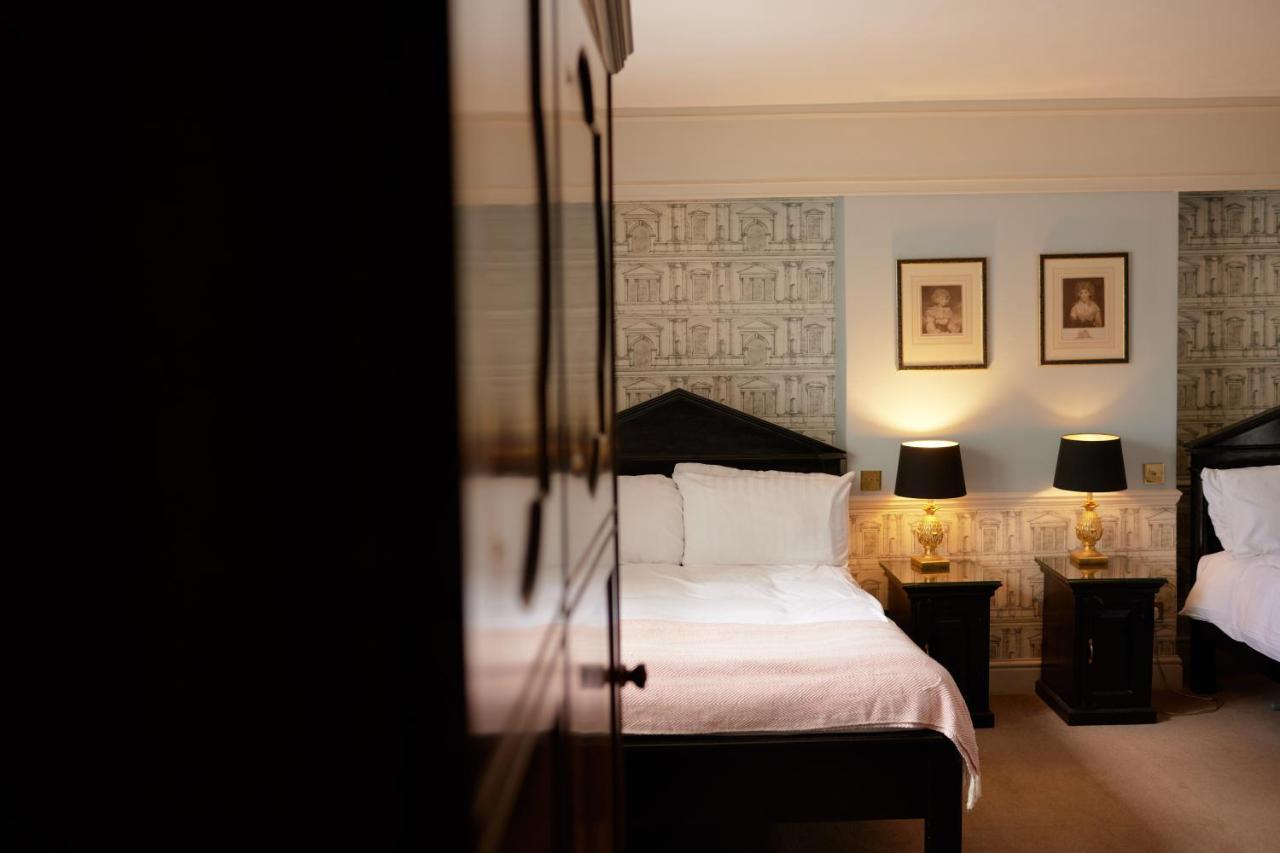 Hotel The Pembroke Arms Wilton  Exterior foto