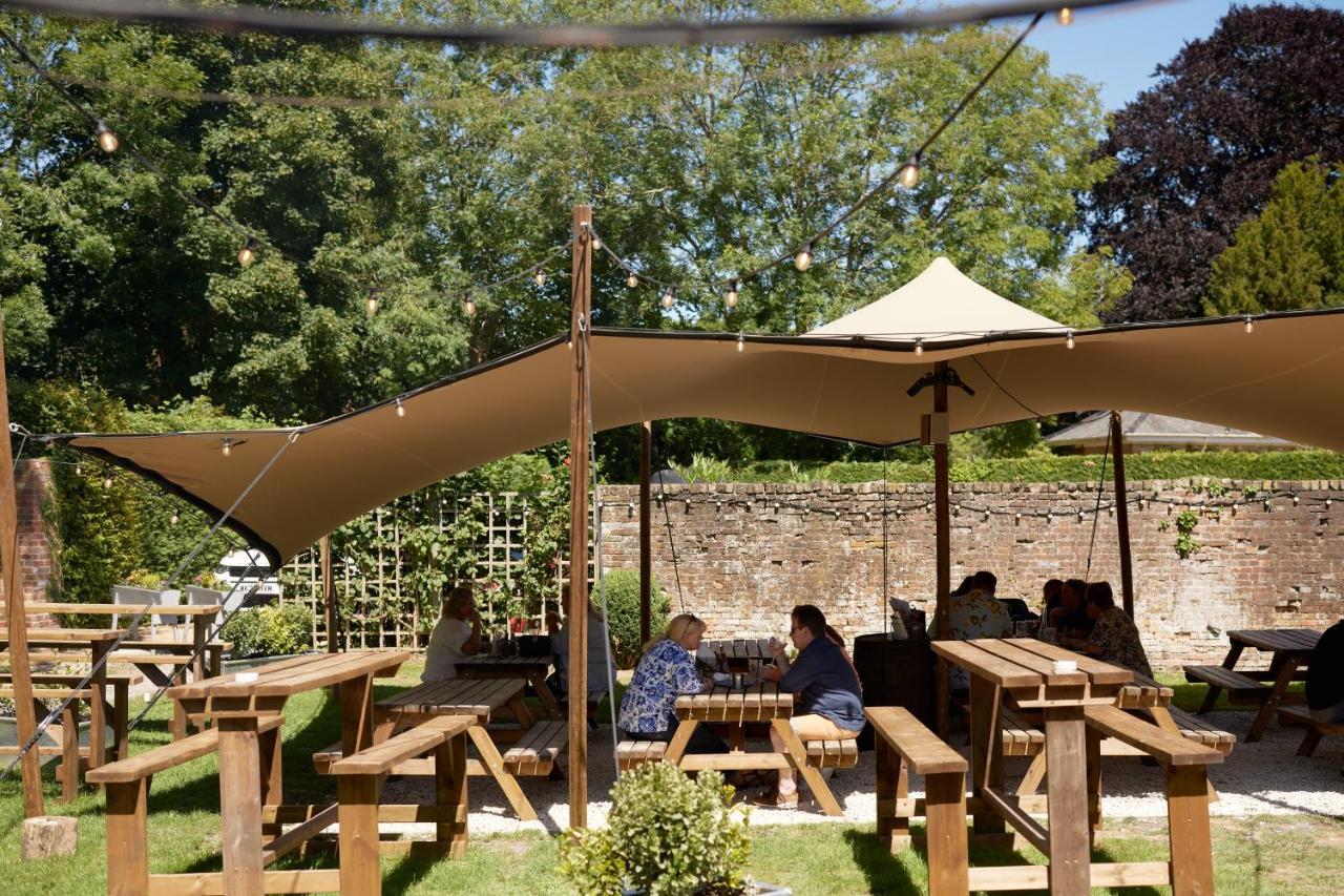 Hotel The Pembroke Arms Wilton  Exterior foto