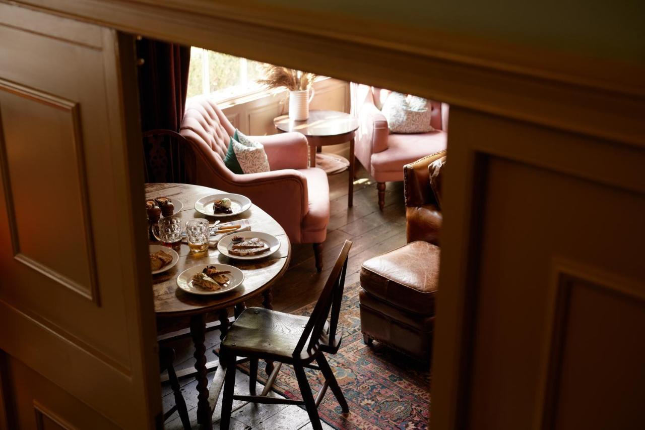 Hotel The Pembroke Arms Wilton  Exterior foto